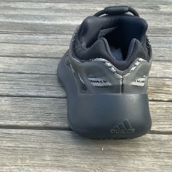 Men Adidas Yeezy 700 V3 Size US 7 - Picture 12 of 16